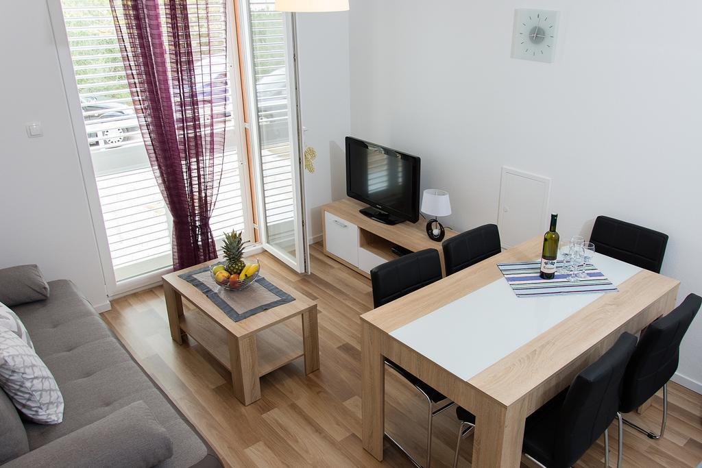 Žrnovnica Apartment Gamma With Hydromassage Mini Pool Near Split מראה חיצוני תמונה
