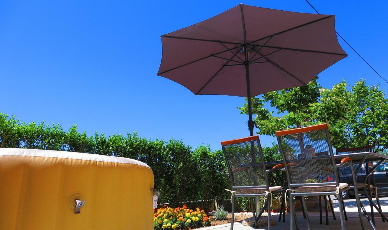 Žrnovnica Apartment Gamma With Hydromassage Mini Pool Near Split מראה חיצוני תמונה