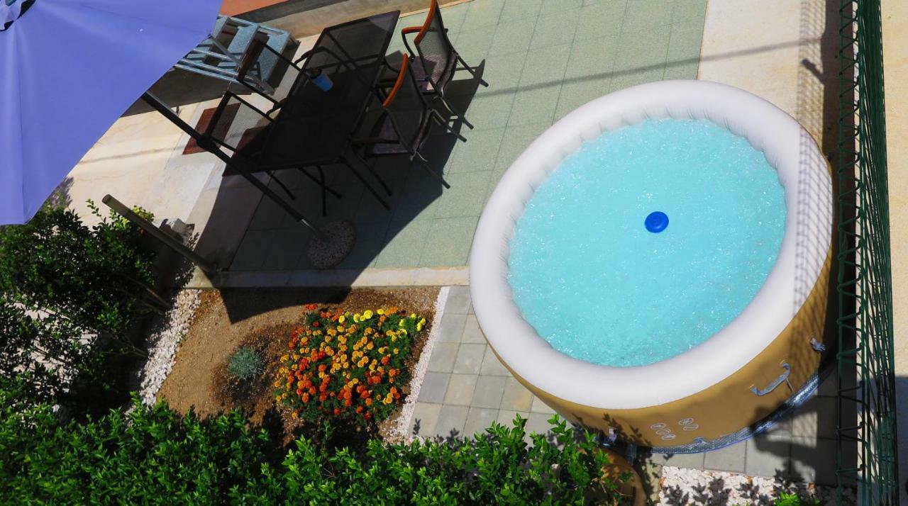Žrnovnica Apartment Gamma With Hydromassage Mini Pool Near Split מראה חיצוני תמונה